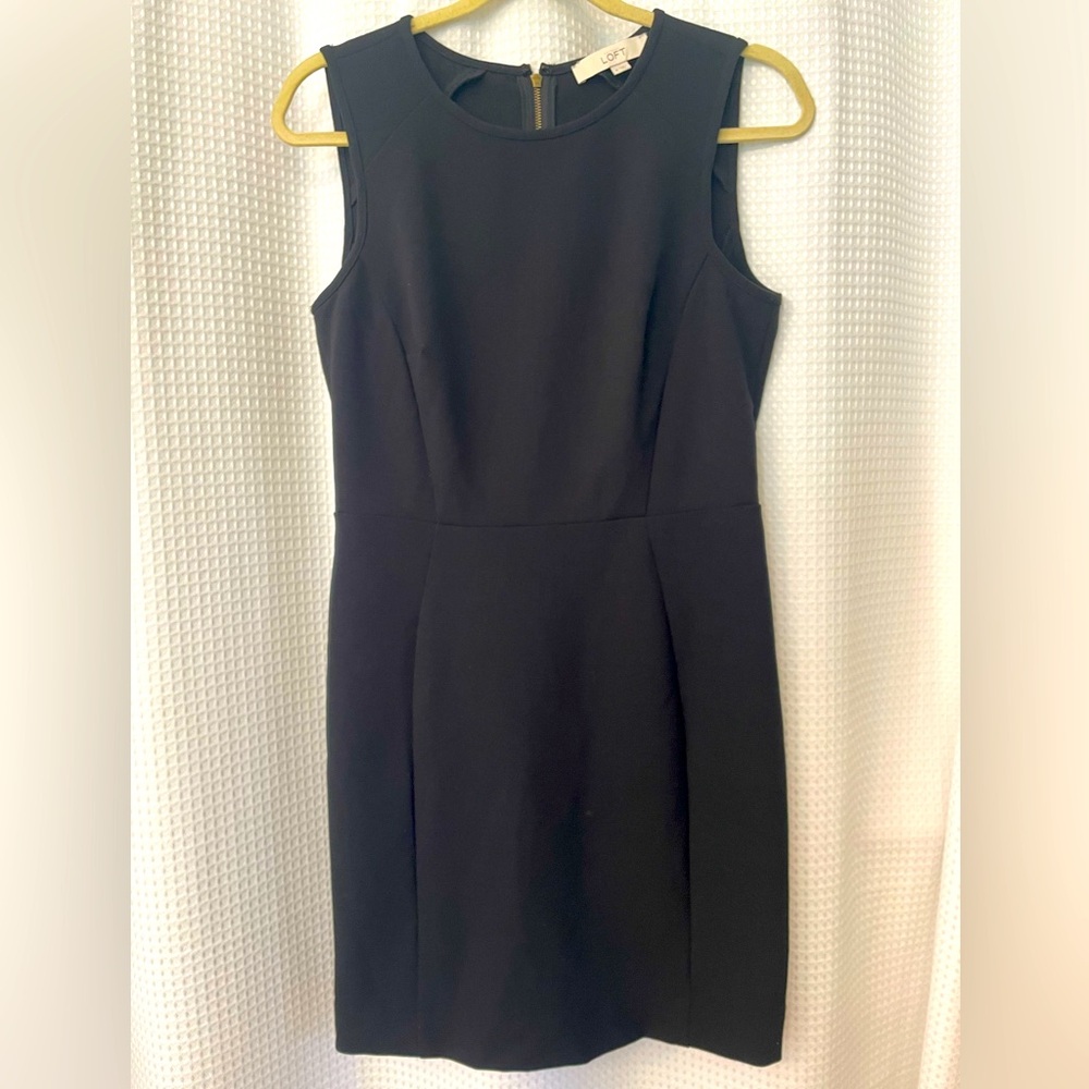 Loft size 4 black shift dreas